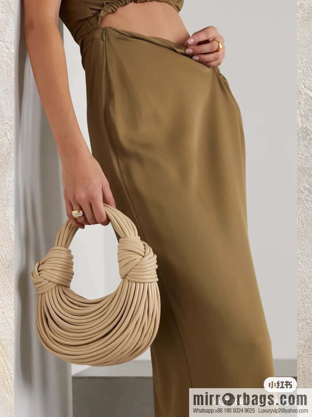 Bottega Veneta, model 680934 autumn and winter new Jodie ramen clutch bag number: 80803 #oat color