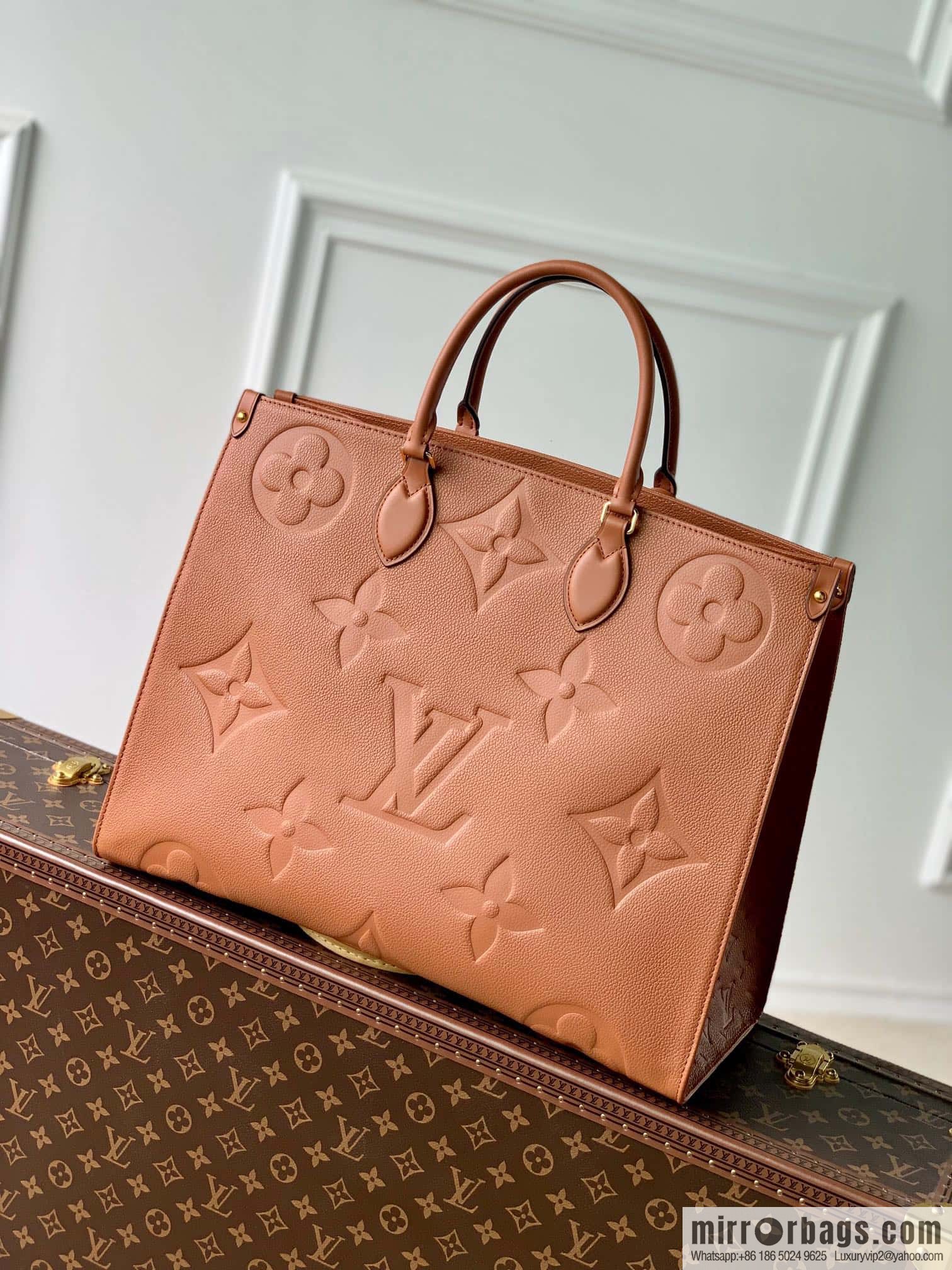 M44921 M44925ONTHEGO handbag