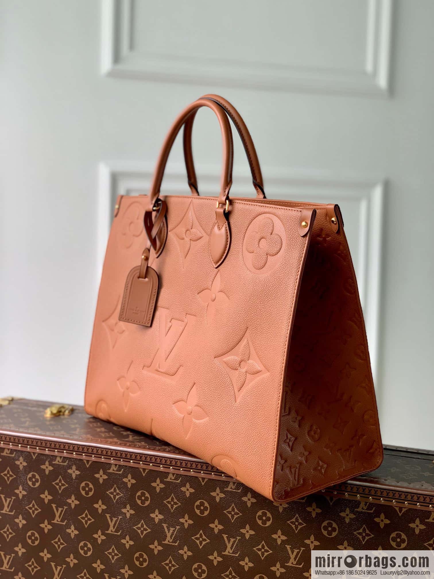 M44921 M44925ONTHEGO handbag