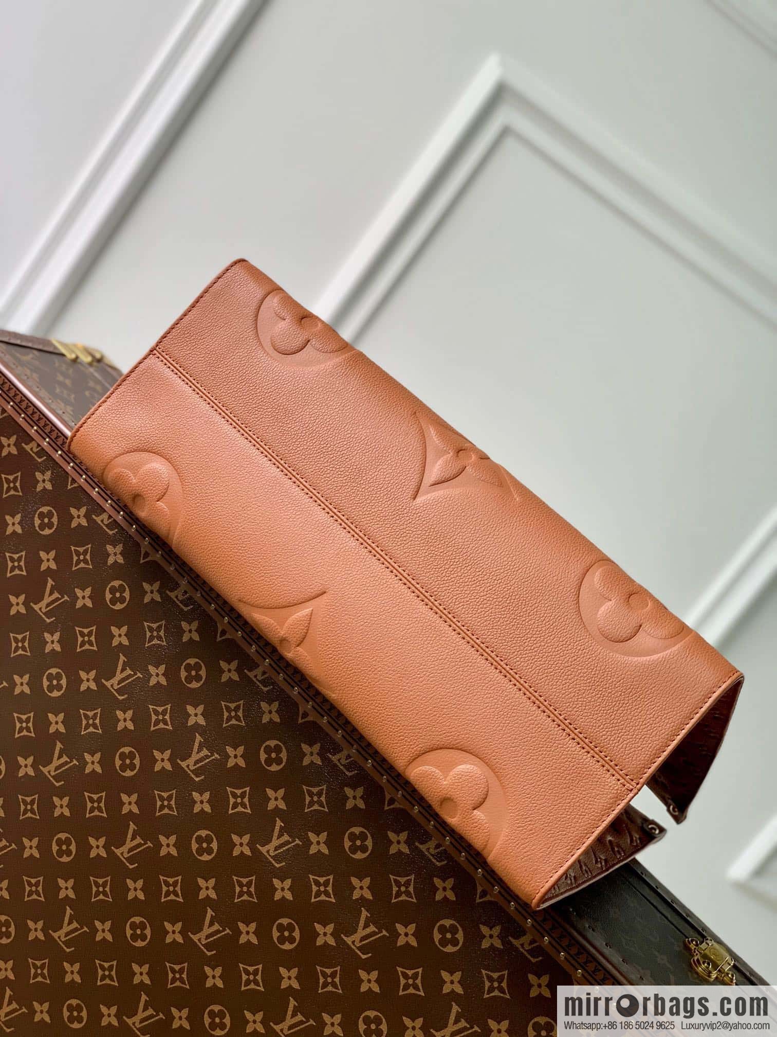 M44921 M44925ONTHEGO handbag