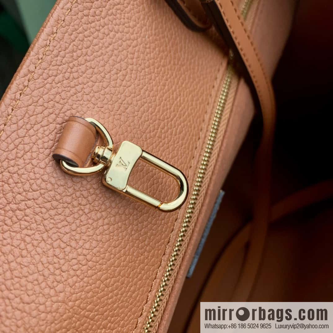 M44921 M44925ONTHEGO handbag
