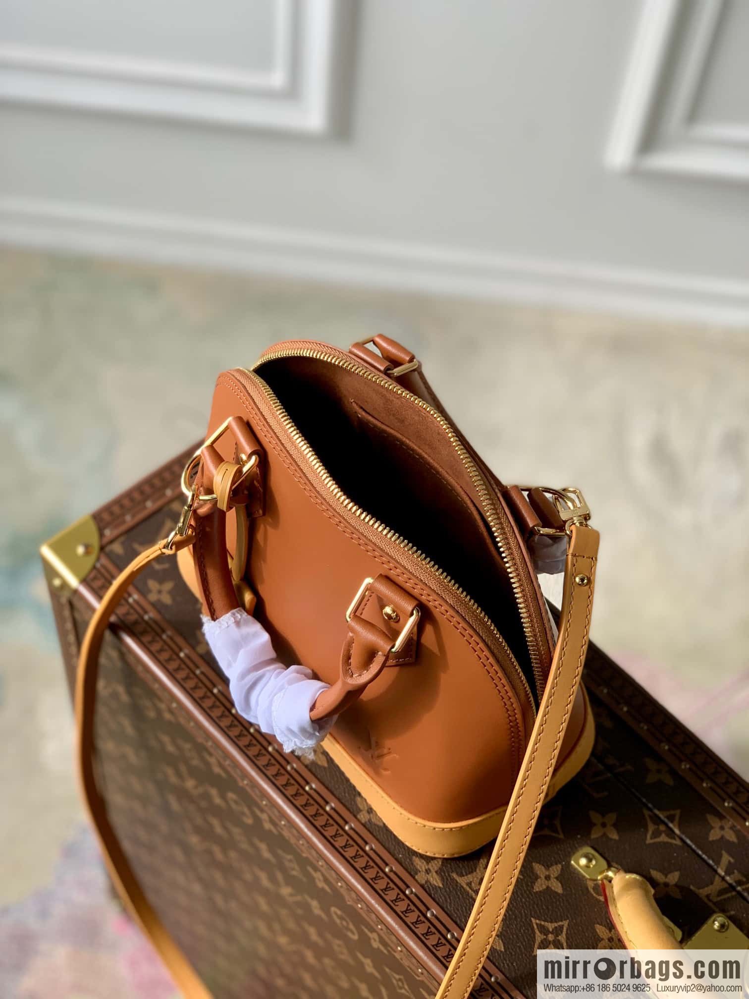 Louis Vuitton LV Alma BB shell bag Alma BB handbag M91606