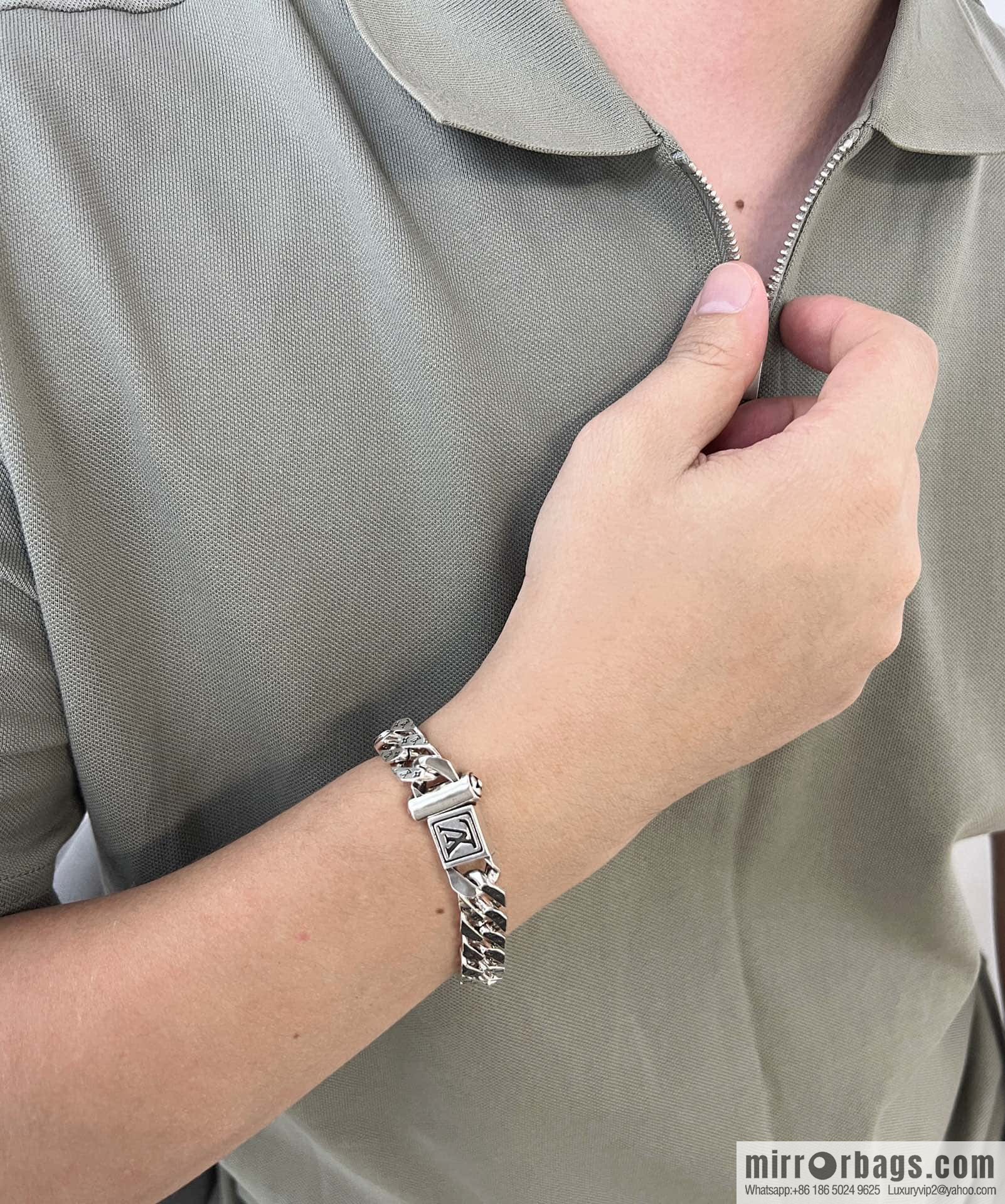 ❗️New ❗️ ☀ Louis Vuitton LV bracelet ☀