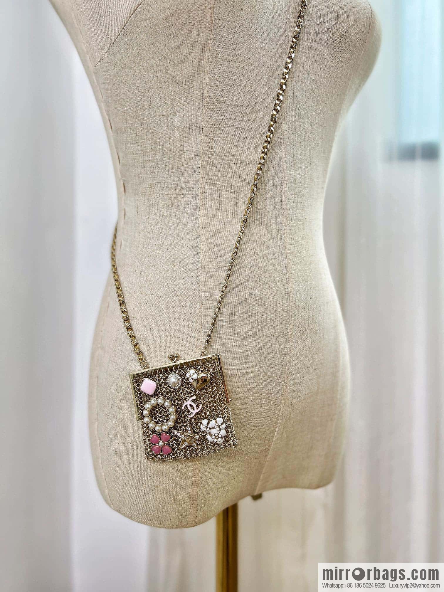 ❗️New ❗️ ☀☀️ 2021 new CHANEL Chanel earphone bag messenger bag necklace sweater chain ☀