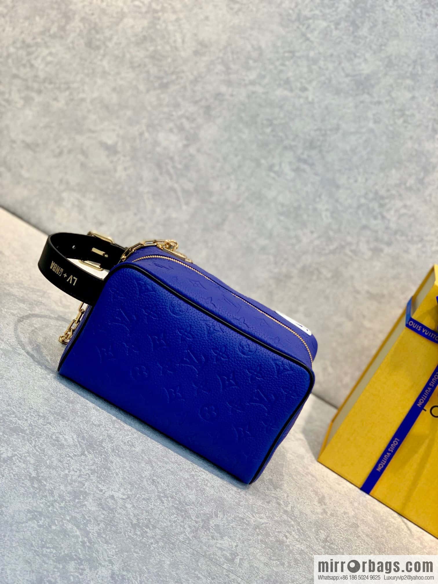 M21106 Wash Bag Dopp Kit Wash Bag