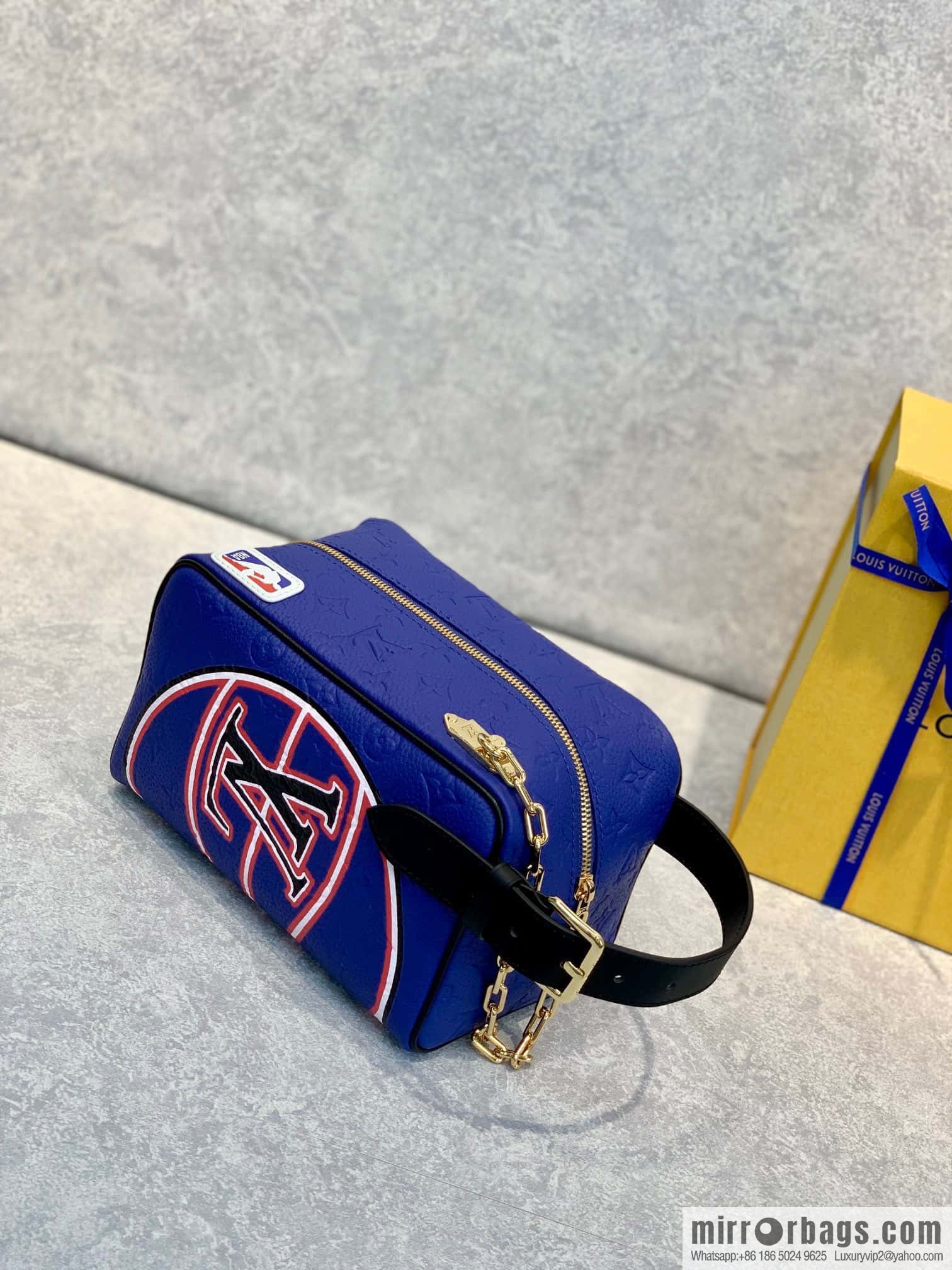 M21106 Wash Bag Dopp Kit Wash Bag