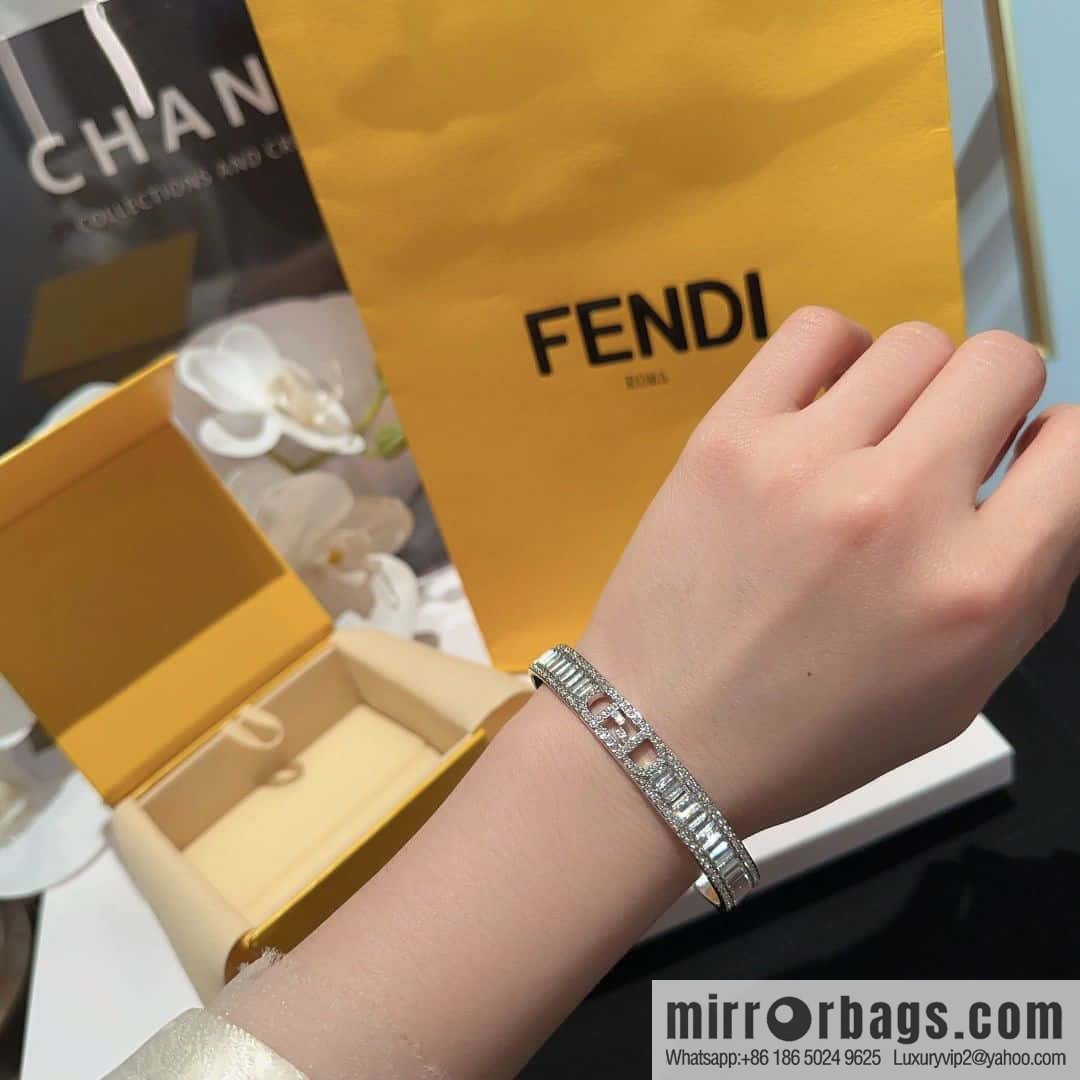 ❗New ❗️ ☀ New FENDI Fendi square diamond hollow letter bracelet bracelet ☀