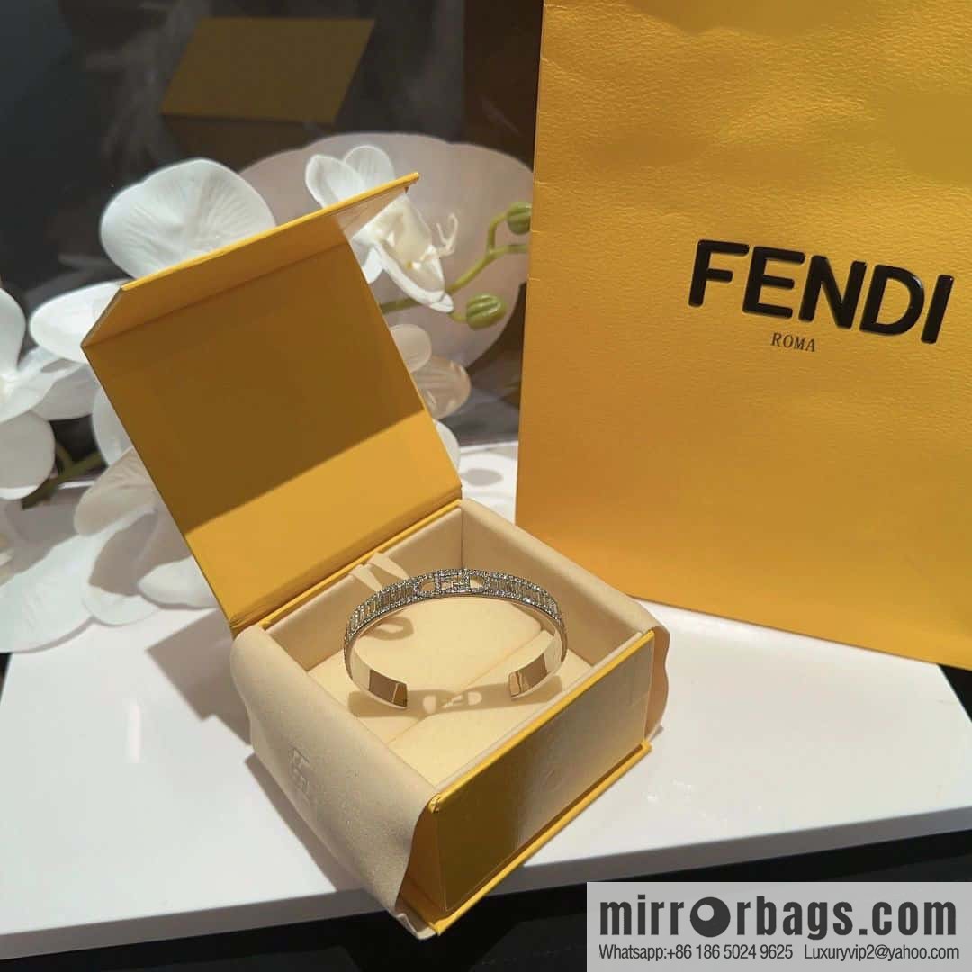 ❗New ❗️ ☀ New FENDI Fendi square diamond hollow letter bracelet bracelet ☀