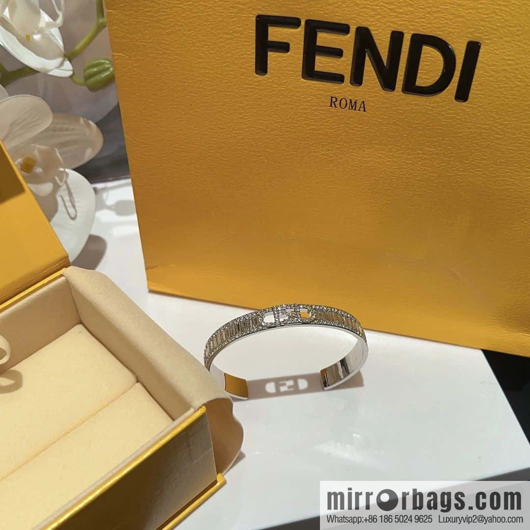 ❗New ❗️ ☀ New FENDI Fendi square diamond hollow letter bracelet bracelet ☀
