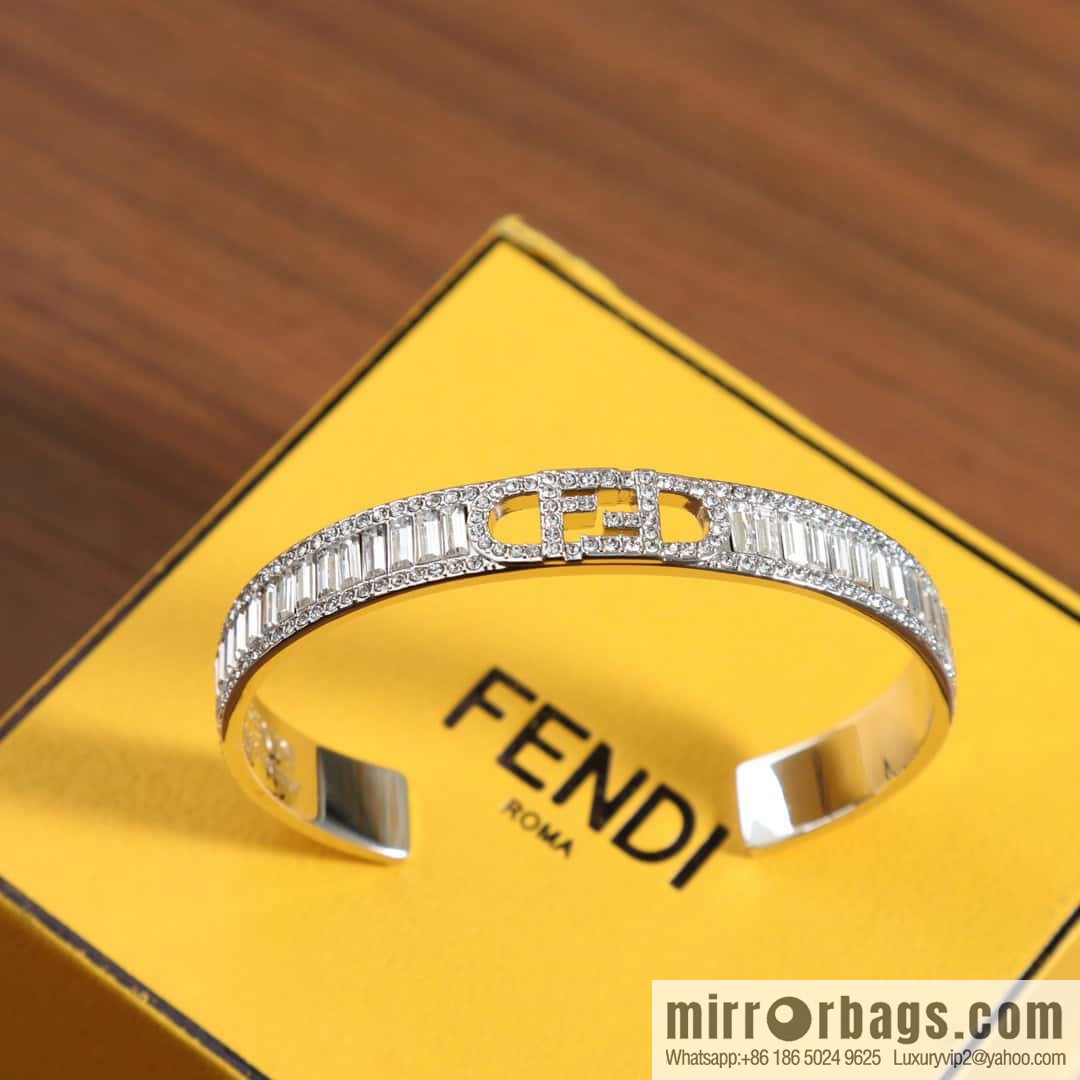 ❗New ❗️ ☀ New FENDI Fendi square diamond hollow letter bracelet bracelet ☀
