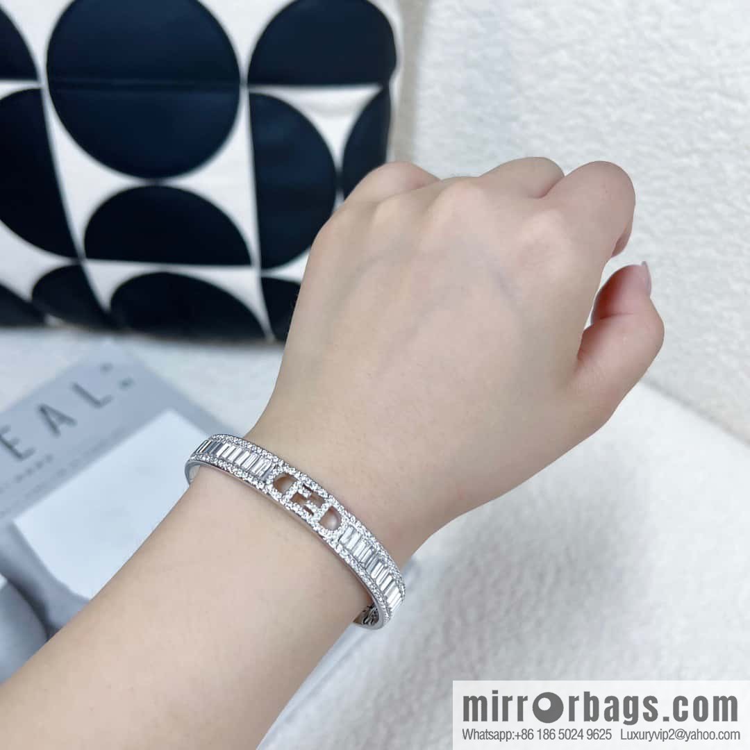 ❗New ❗️ ☀ New FENDI Fendi square diamond hollow letter bracelet bracelet ☀