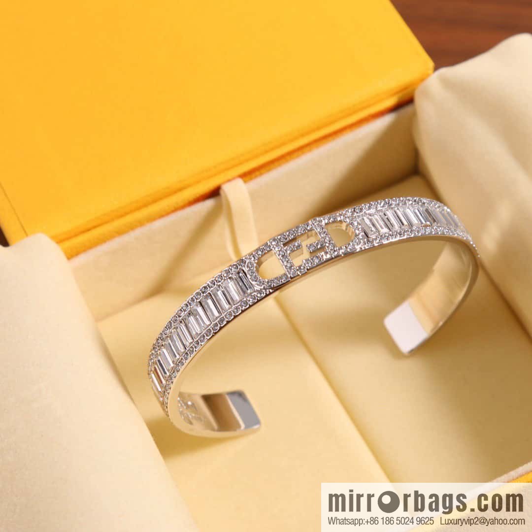 ❗New ❗️ ☀ New FENDI Fendi square diamond hollow letter bracelet bracelet ☀