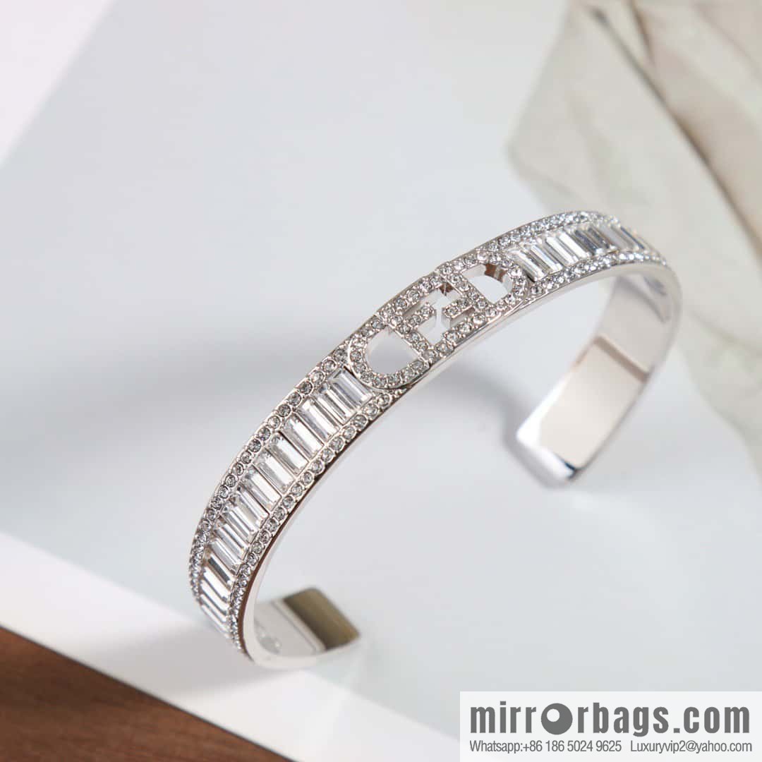 ❗New ❗️ ☀ New FENDI Fendi square diamond hollow letter bracelet bracelet ☀