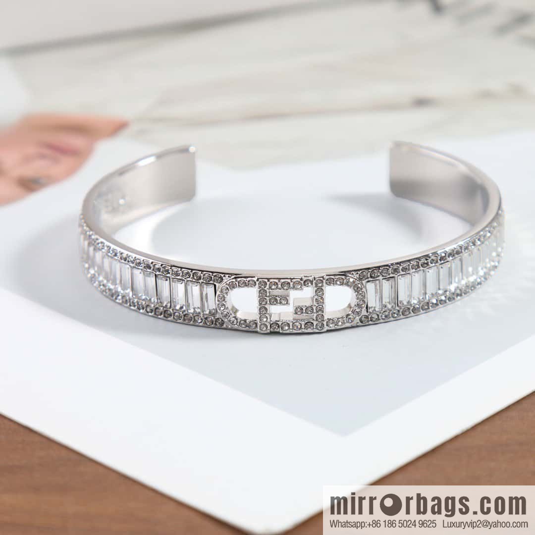 ❗New ❗️ ☀ New FENDI Fendi square diamond hollow letter bracelet bracelet ☀