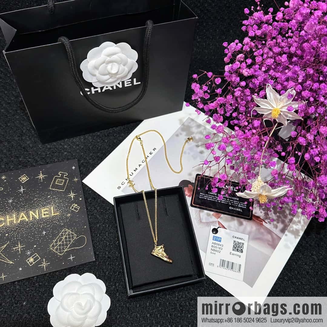 ❗️New ❗️☀️ New ☑️ Chanel Gold Shoes 👟 Necklace ☀️