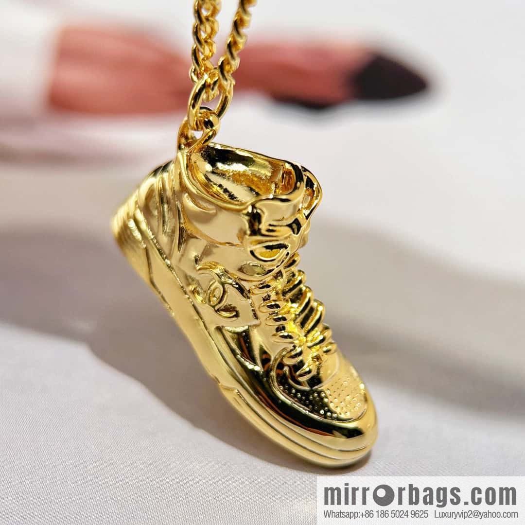 ❗️New ❗️☀️ New ☑️ Chanel Gold Shoes 👟 Necklace ☀️