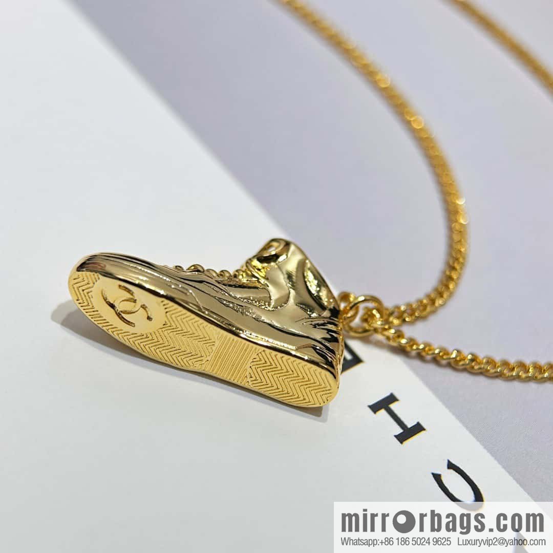 ❗️New ❗️☀️ New ☑️ Chanel Gold Shoes 👟 Necklace ☀️