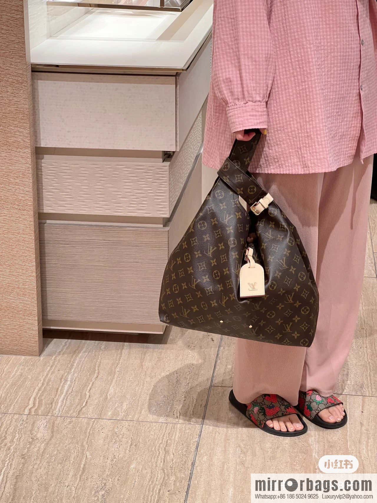 [Original single boutique] M46817 monogram shopping bag series, new ATLANTIS large handbag in autumn and winter