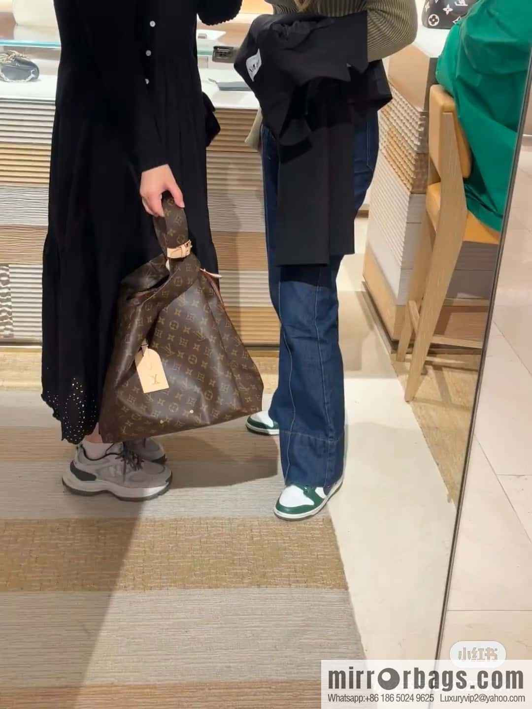 [Original single boutique] M46817 monogram shopping bag series, new ATLANTIS large handbag in autumn and winter