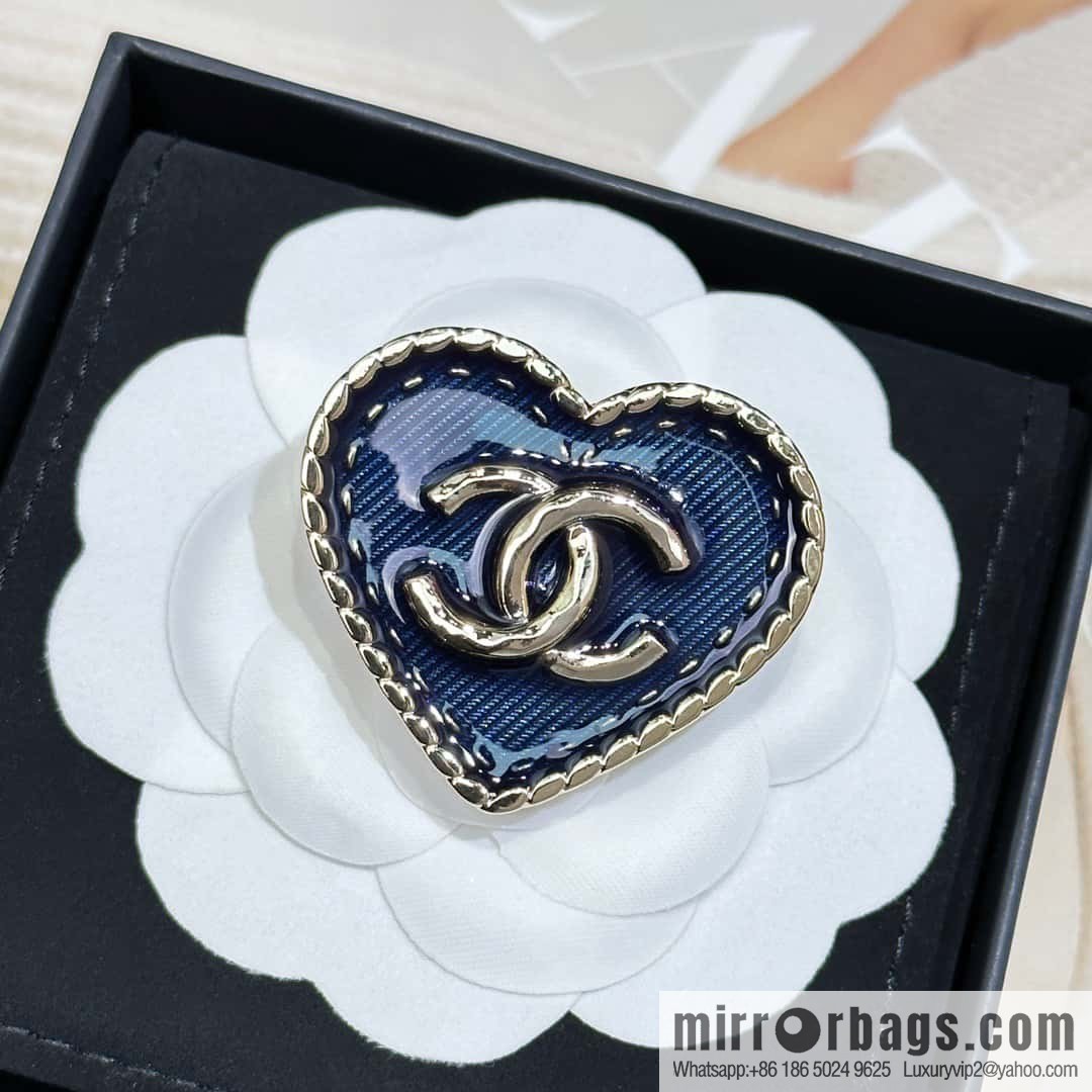 ❗️New ❗️ ☀️ new ☑️ Chanel denim peach heart love brooch ☀️