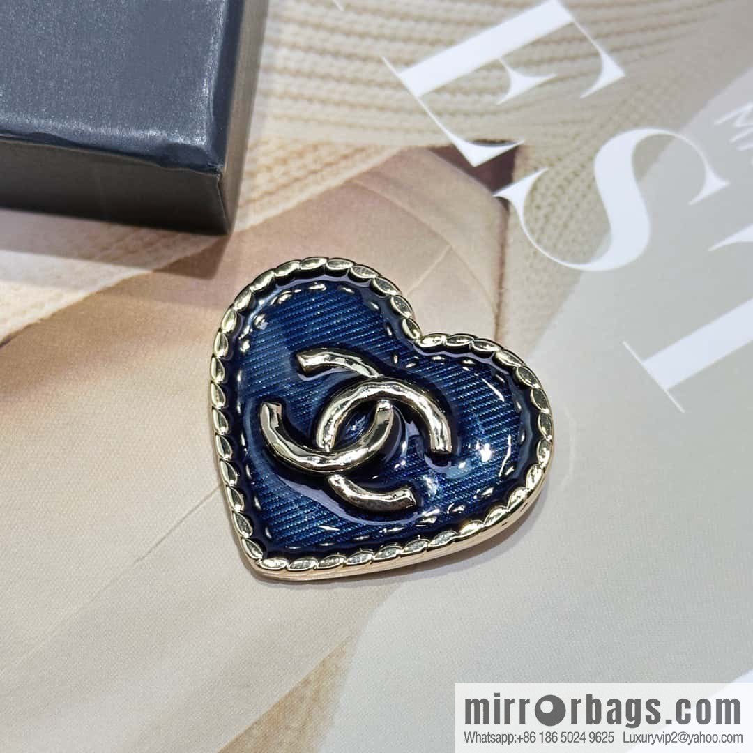 ❗️New ❗️ ☀️ new ☑️ Chanel denim peach heart love brooch ☀️