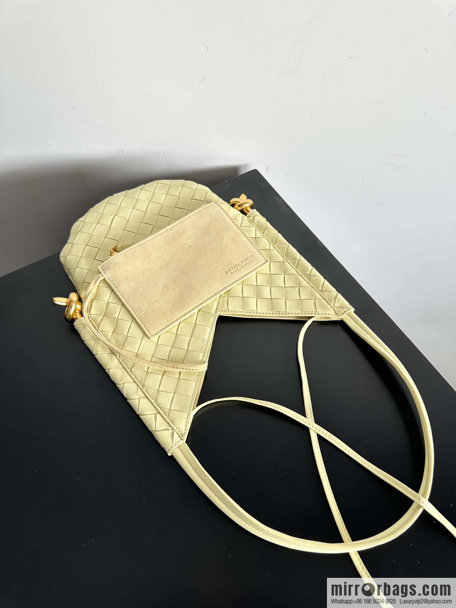 #BottegaVeneta, Yang Mi's latest bag of the same Solstice Shoulder Ba model number: 740898 small ice cream color