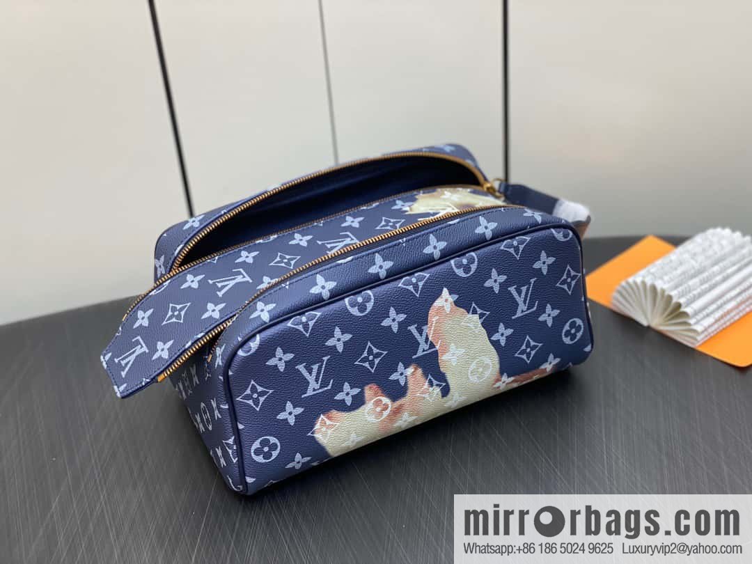 M46696 Blue Flame, Wash Bag Series Dopp Kit Grooming Bag