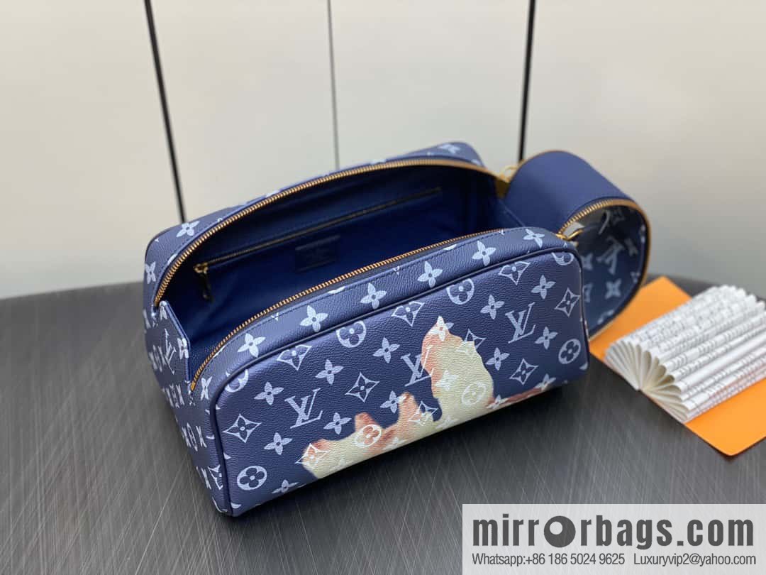 M46696 Blue Flame, Wash Bag Series Dopp Kit Grooming Bag