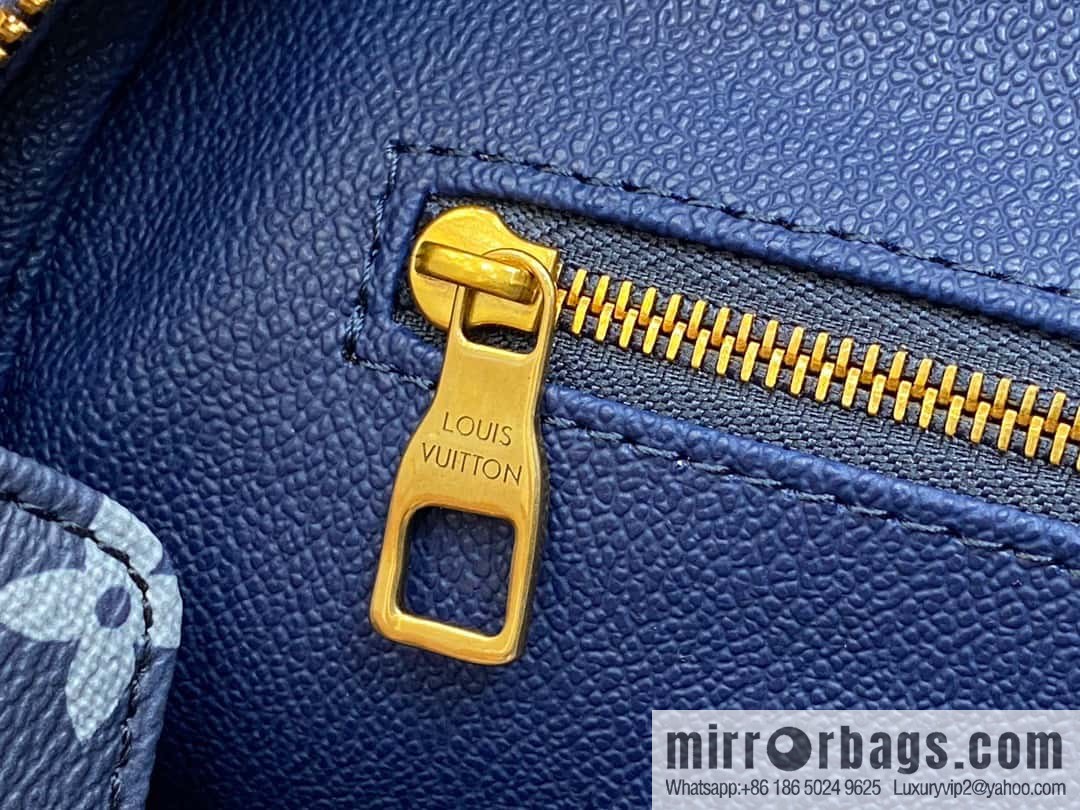 M46696 Blue Flame, Wash Bag Series Dopp Kit Grooming Bag