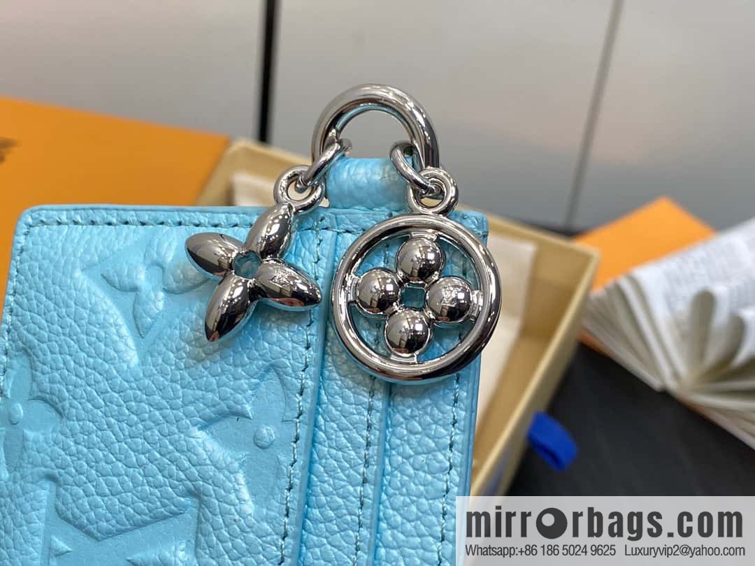 [Original order boutique] M82171 pearlescent blue, full leather M82739 card holder wallet series LV CHARMS card holder