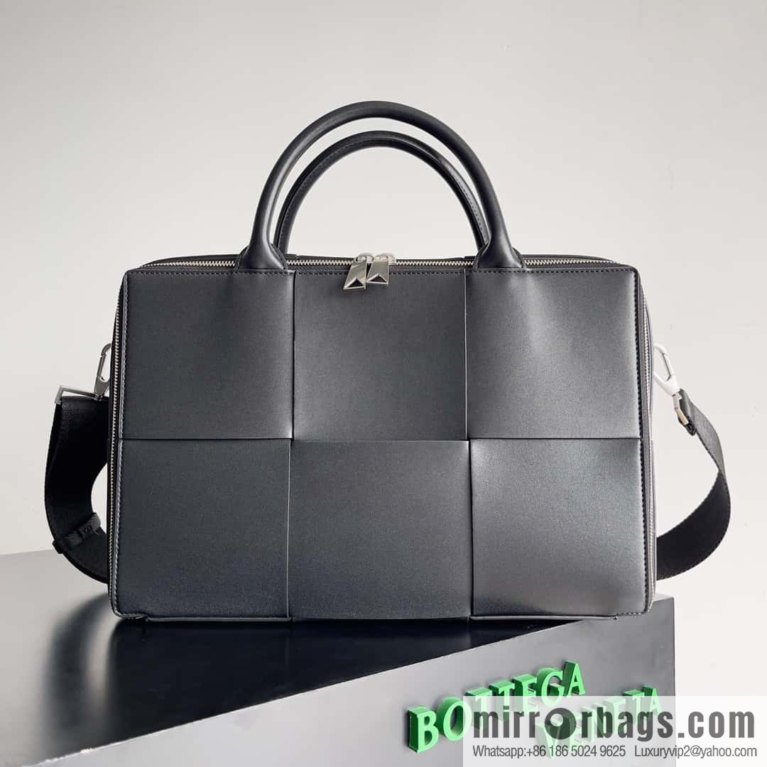 Bottega Veneta Men's Briefcases Model 680120 black