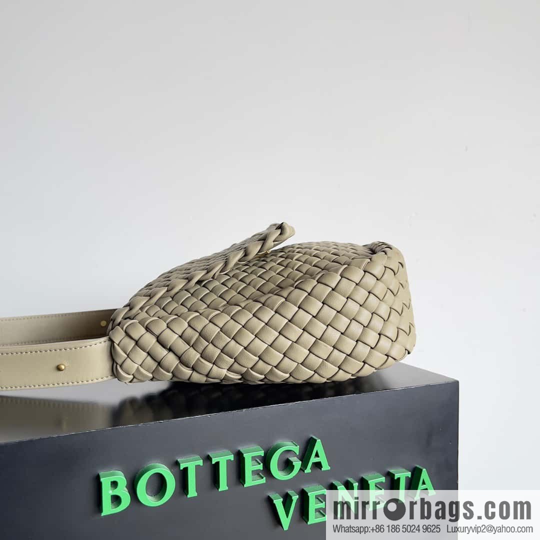 BV autumn and winter new model, Faye Wong same style, classic small weaving pure hand-woven COBBLE shoulder backpack model number: 709418 taupe