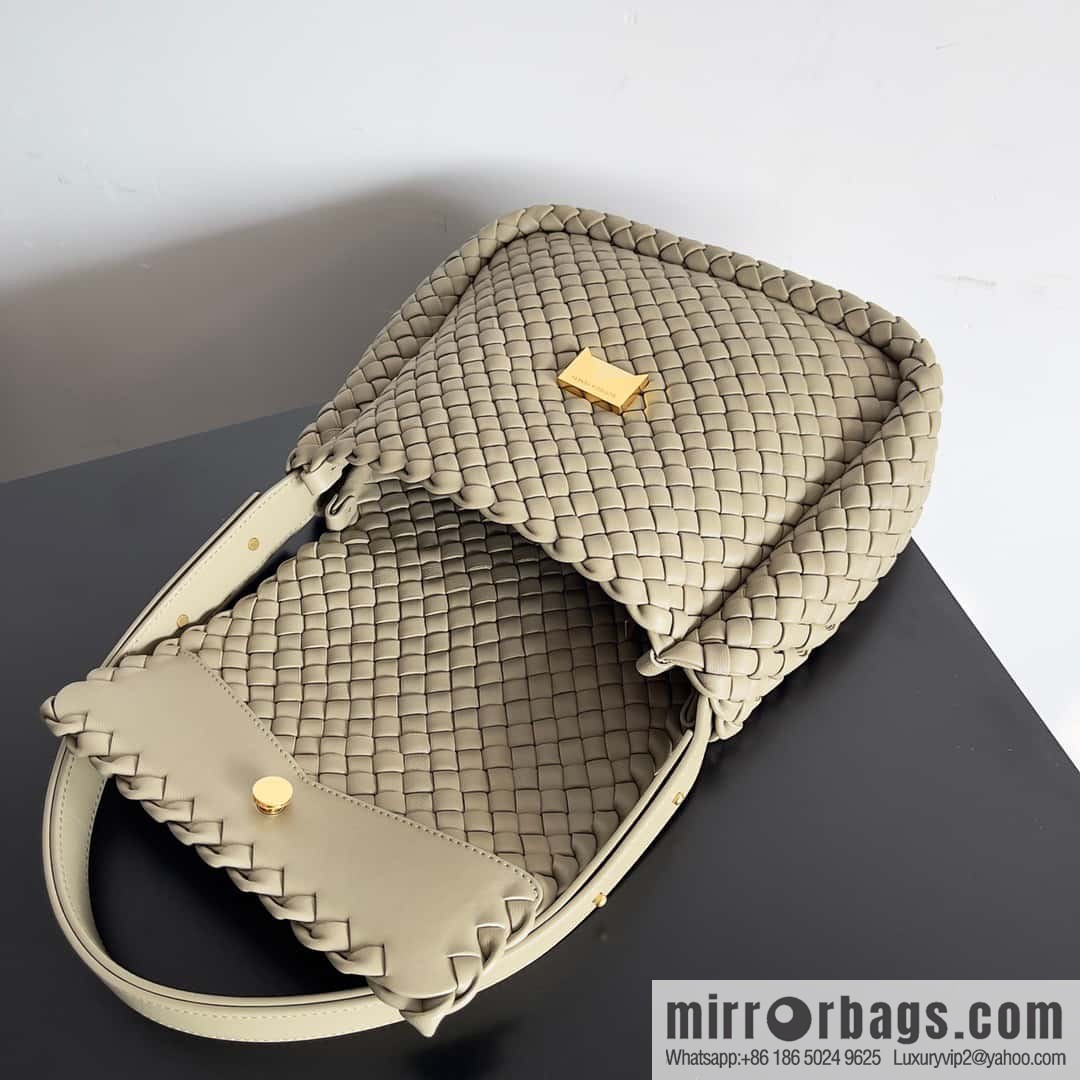 BV autumn and winter new model, Faye Wong same style, classic small weaving pure hand-woven COBBLE shoulder backpack model number: 709418 taupe