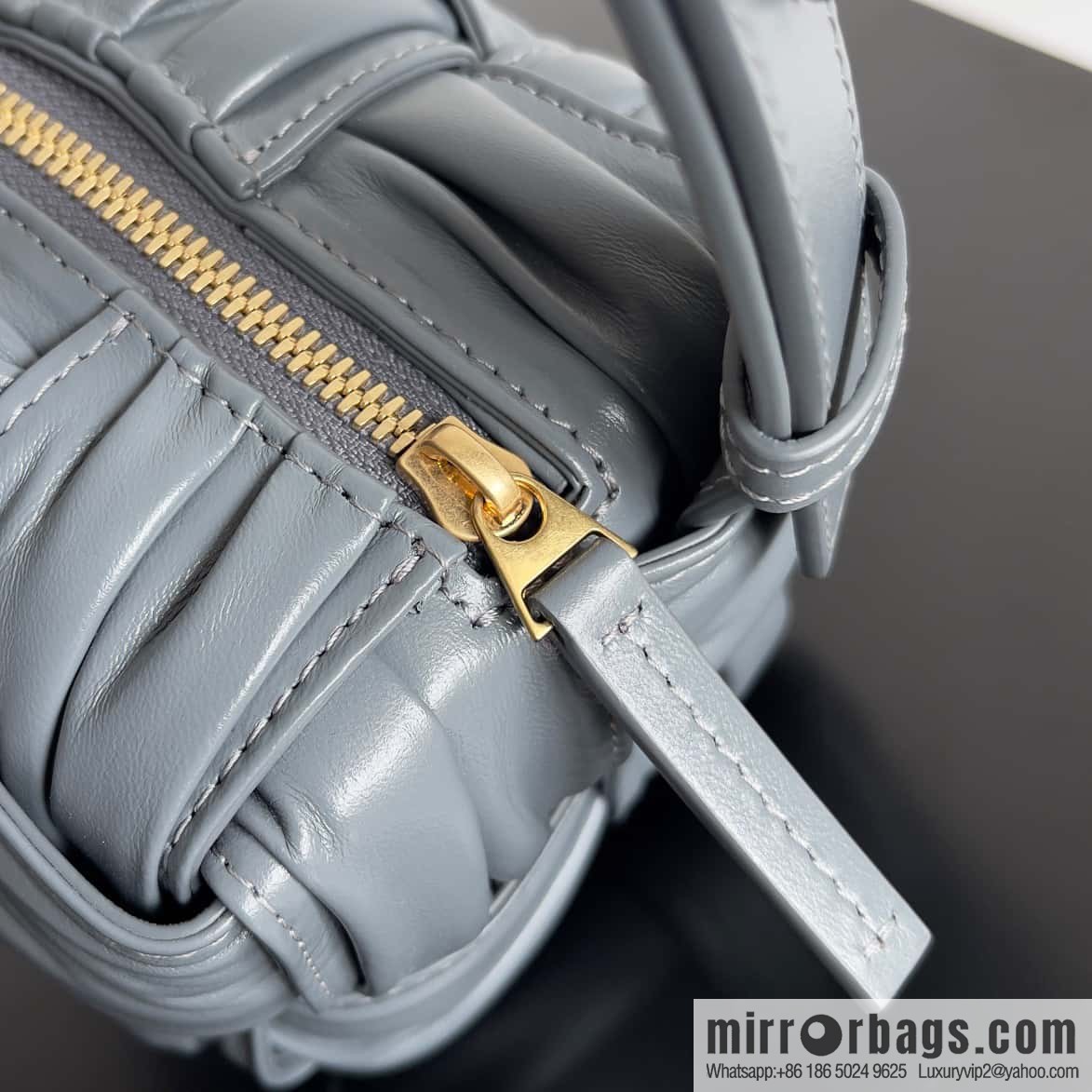 BV new Bottega Veneta 2022 autumn and winter armpit bag, model number: 736233 lightning gray