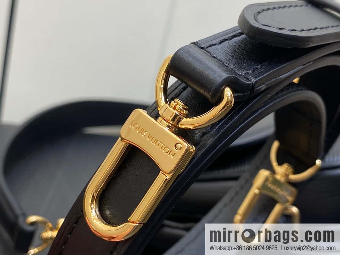 [Original single boutique] M23469 black epi series SAUMUR BB handbag
