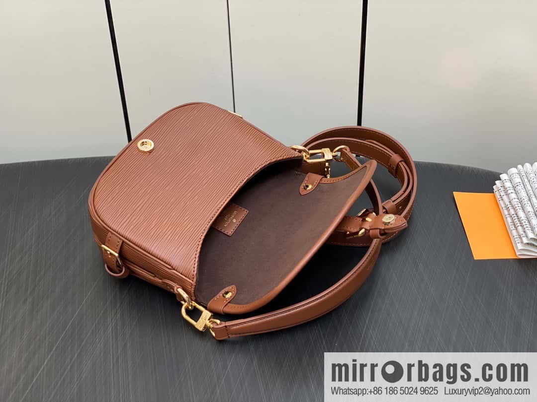 [Original order boutique] M23470 dark brown M23471 caramel M23469 epi saddle bag series SAUMUR BB handbag
