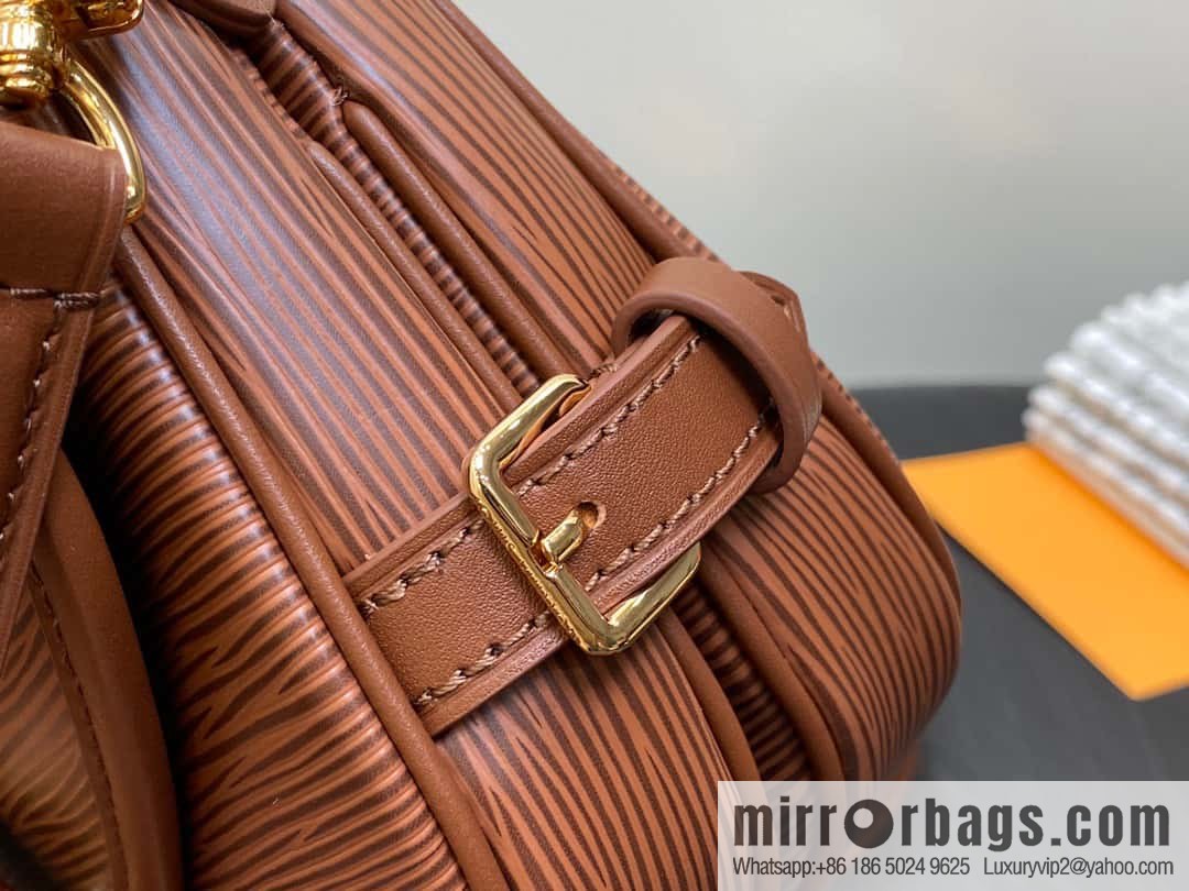 [Original order boutique] M23470 dark brown M23471 caramel M23469 epi saddle bag series SAUMUR BB handbag