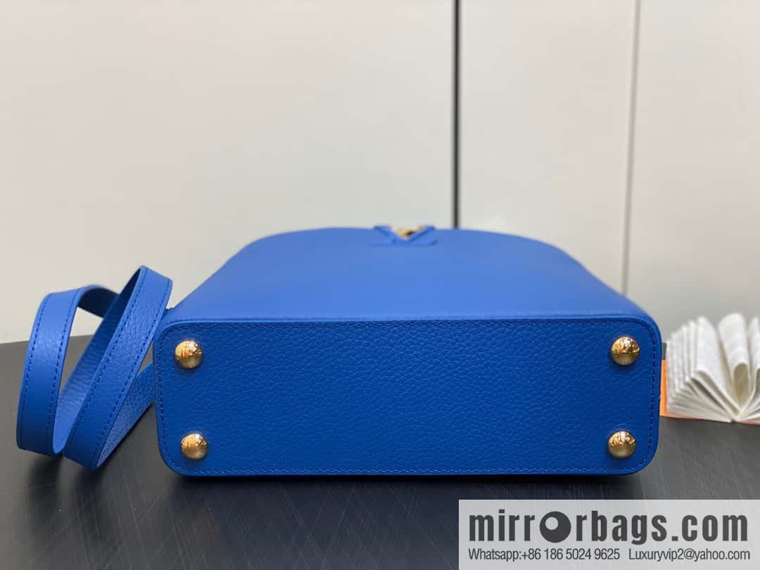[Original order boutique] M81409 blue ostrich, full leather cap that English series Capucines small handbag
