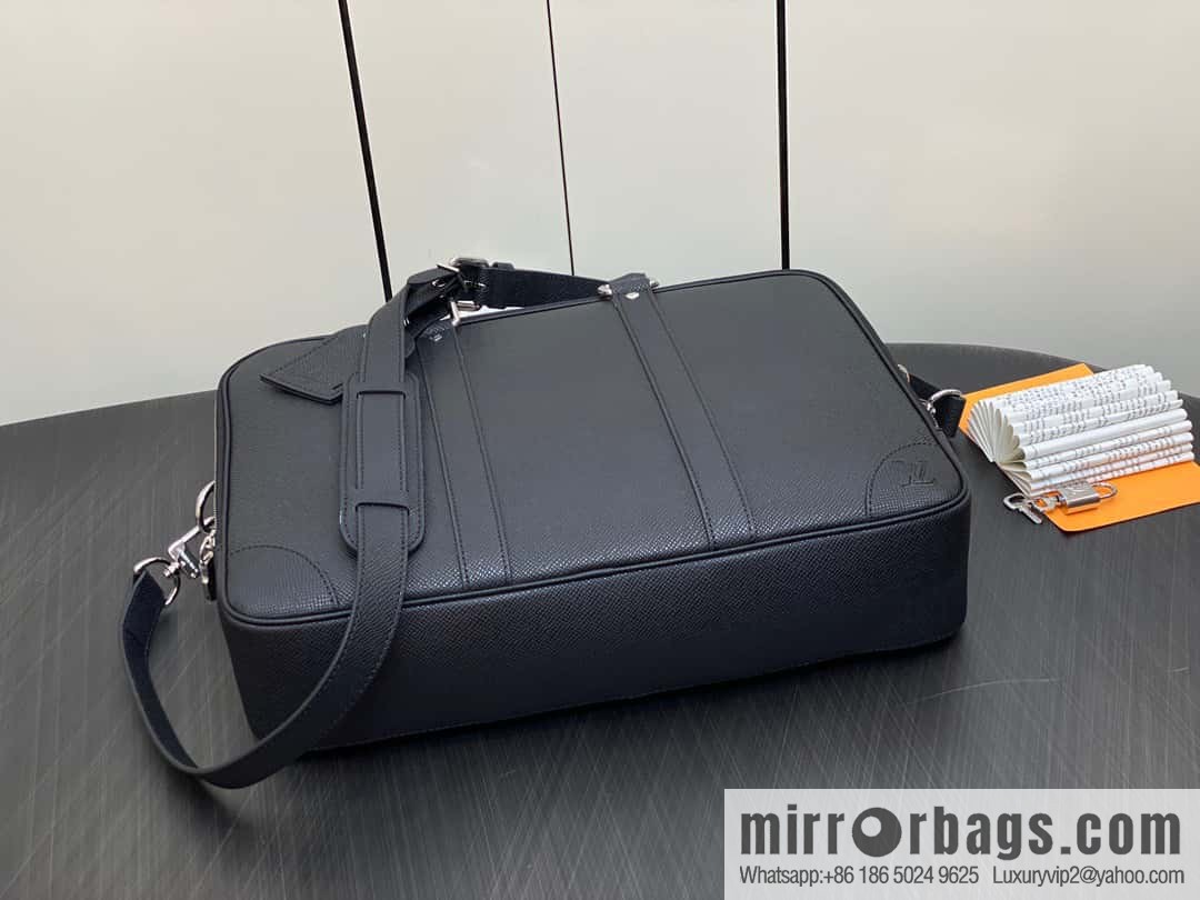 [Original order boutique] M30967 black full leather cross pattern briefcase series, this Voyage large briefcase