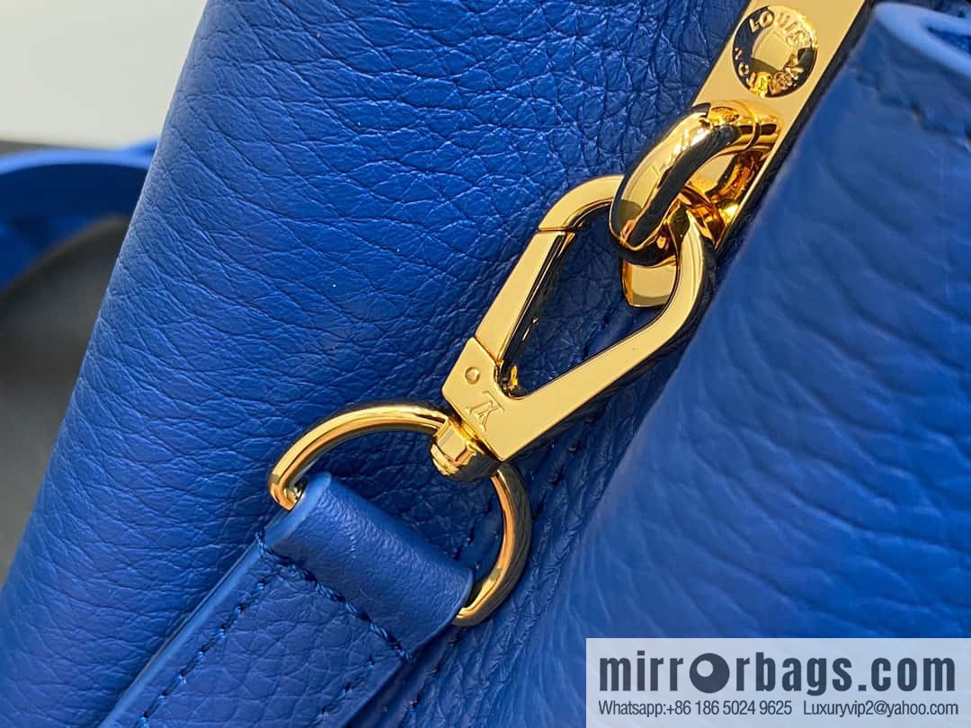 [Original order boutique] M81409 blue ostrich, full leather cap that English series Capucines small handbag