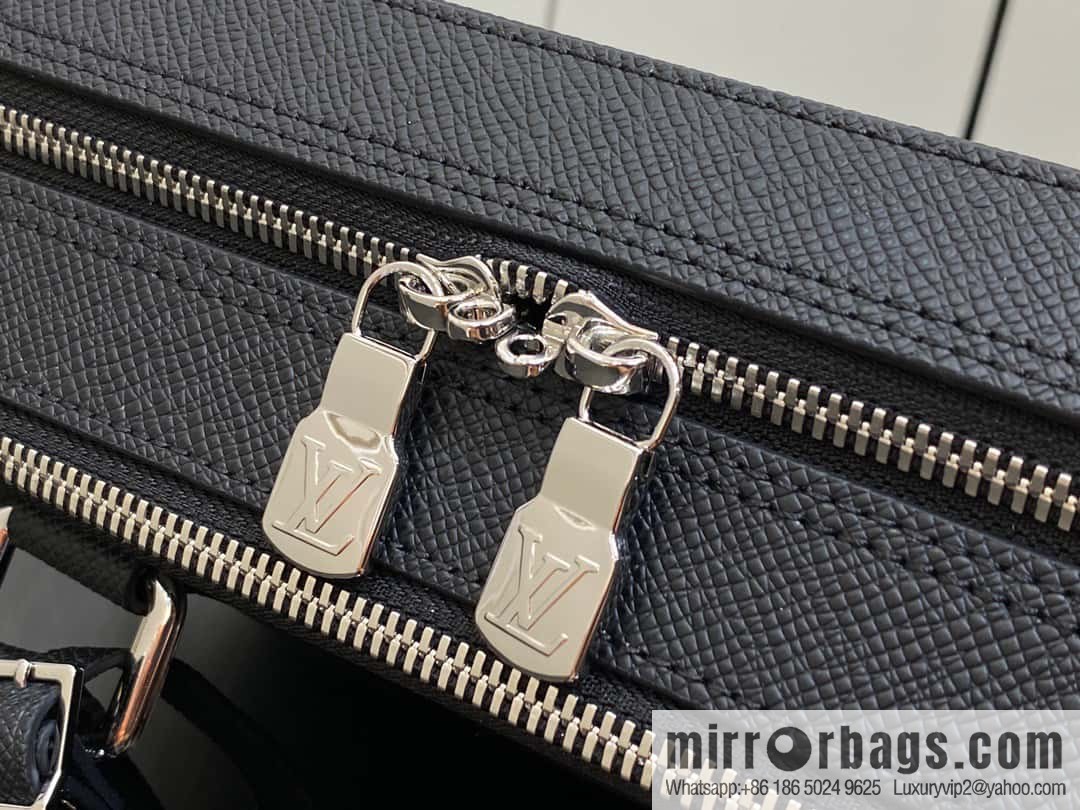 [Original order boutique] M30967 black full leather cross pattern briefcase series, this Voyage large briefcase