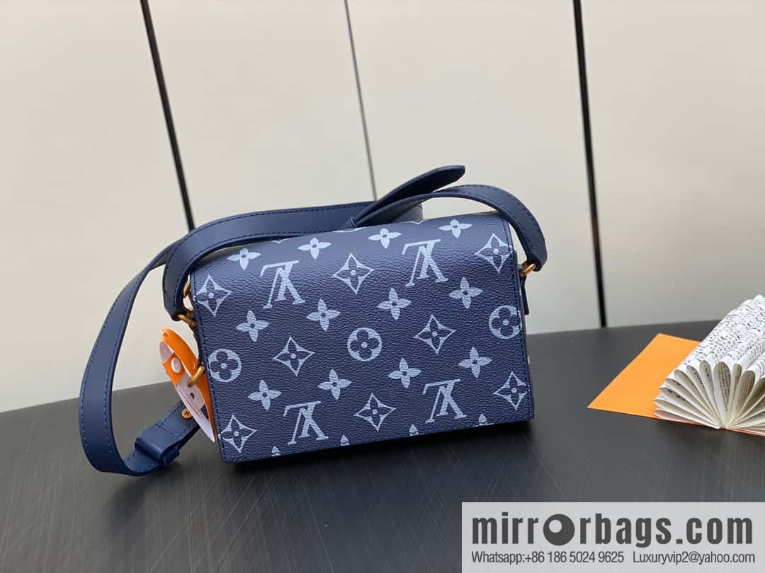 [Original order boutique] M82900 blue flame, men's bag messenger bag series, new Steamer series messenger bag
