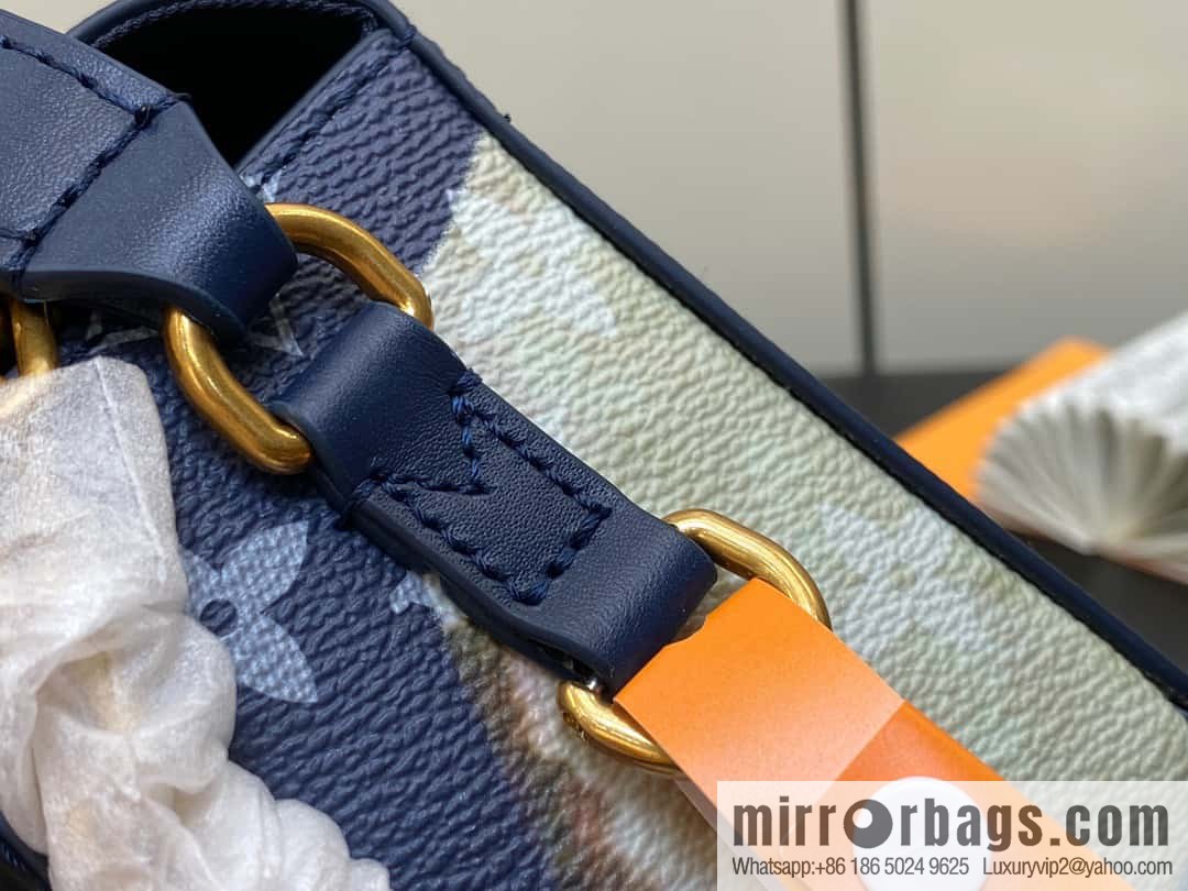 [Original order boutique] M82900 blue flame, men's bag messenger bag series, new Steamer series messenger bag