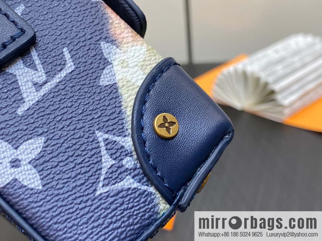 [Original order boutique] M82900 blue flame, men's bag messenger bag series, new Steamer series messenger bag