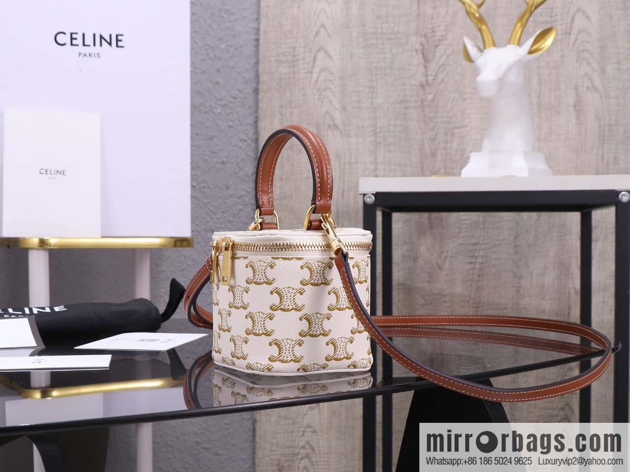 Premium quality, all steel hardware 𝗖𝗘𝗟𝗜𝗡𝗘 | 𝗧𝗥𝗜𝗢𝗠𝗣𝗛𝗘 𝗖𝗔𝗡𝗩𝗔𝗦 mini pouch/small box, model: 10J762