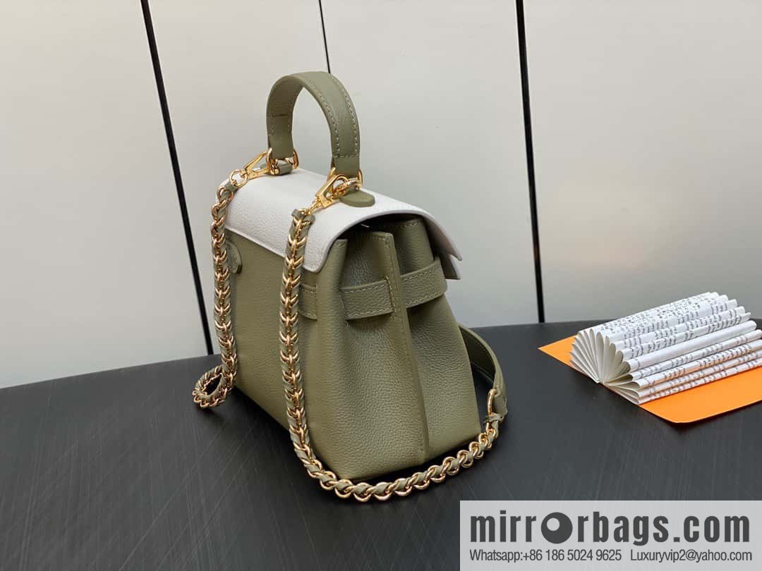 [Original order boutique] M21088 green, full leather chain bag series, this Lockme Ever mini handbag.