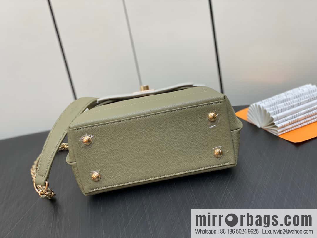 [Original order boutique] M21088 green, full leather chain bag series, this Lockme Ever mini handbag.
