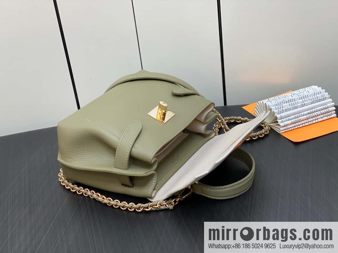 [Original order boutique] M21088 green, full leather chain bag series, this Lockme Ever mini handbag.