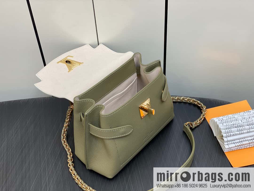 [Original order boutique] M21088 green, full leather chain bag series, this Lockme Ever mini handbag.
