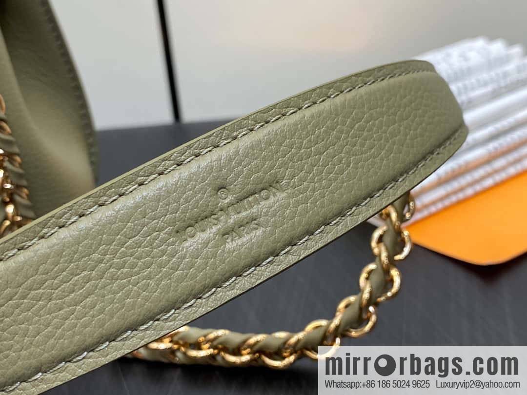 [Original order boutique] M21088 green, full leather chain bag series, this Lockme Ever mini handbag.
